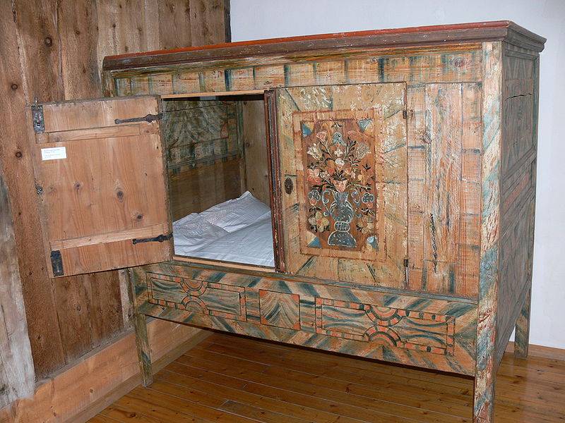 18th century box-bed